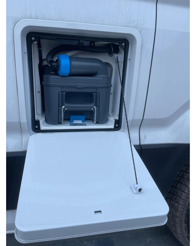 Zabezpieczenie drzwiczek kasety WC