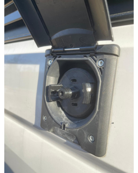 Korek do napełniania zbiornika z czystą wodą - VW Grand California